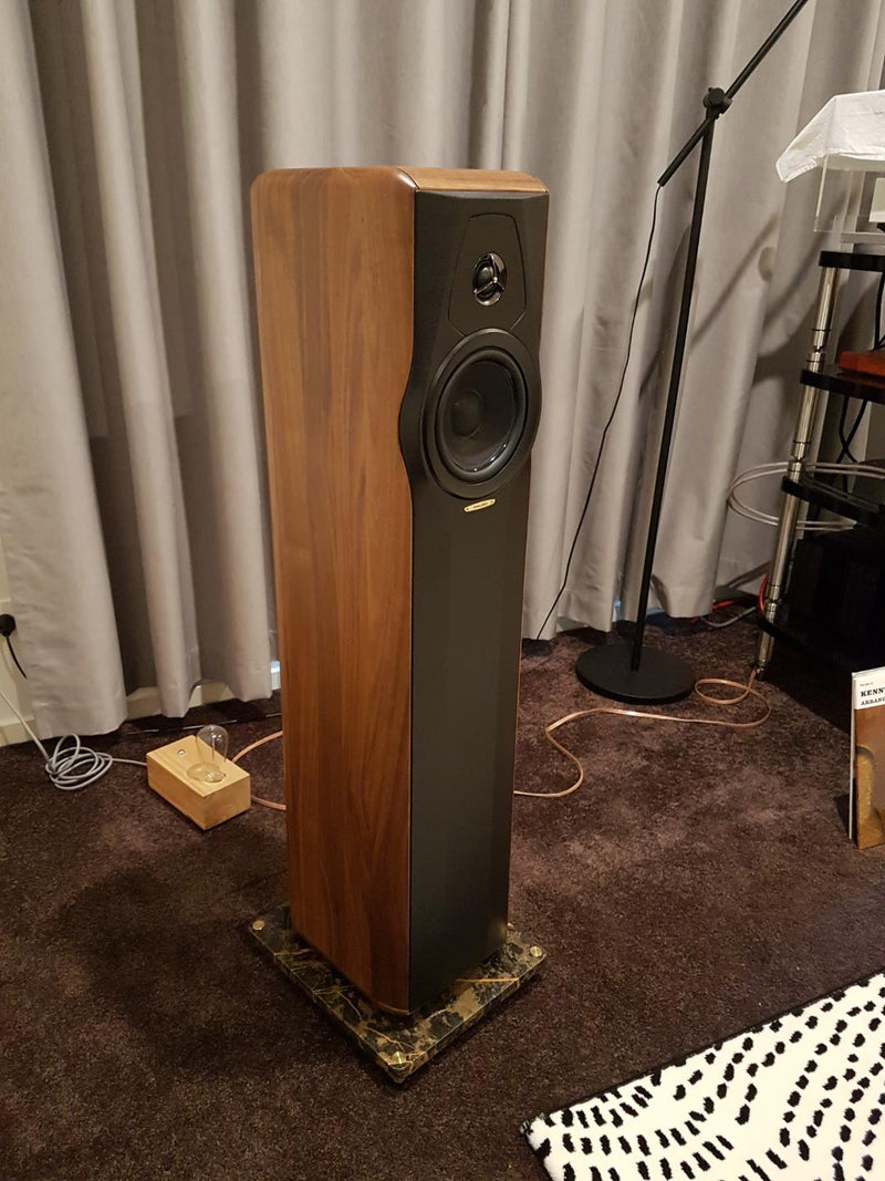 Preloved Sonus Faber Maxima Amator - Walnut with Marble Bases