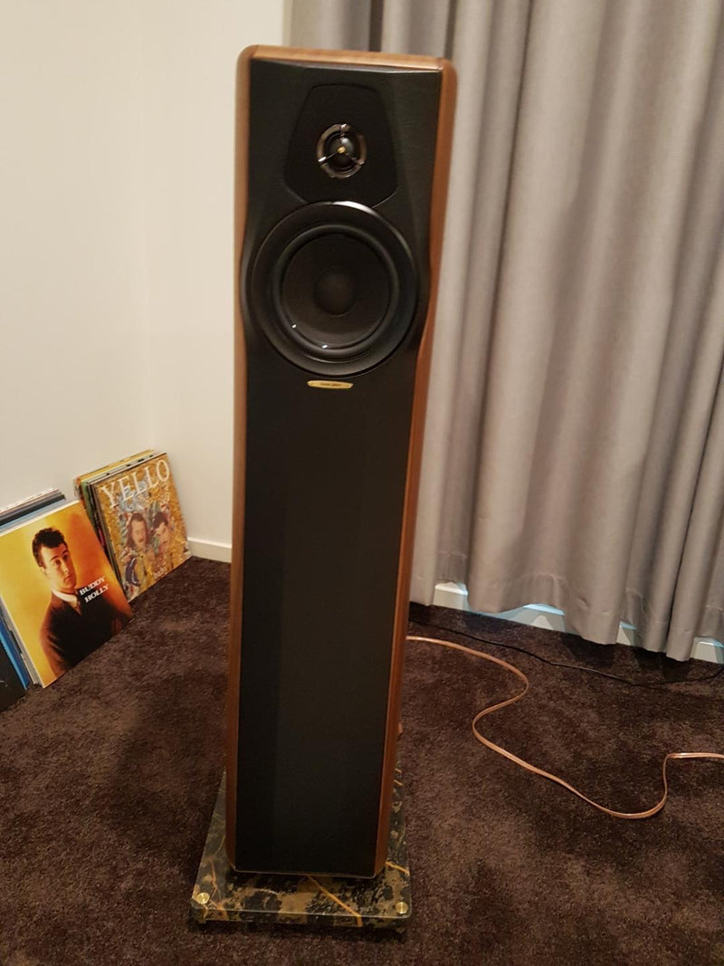 Preloved Sonus Faber Maxima Amator - Walnut with Marble Bases