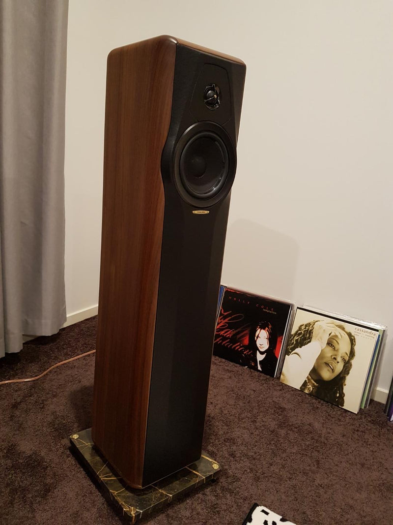 Preloved Sonus Faber Maxima Amator - Walnut with Marble Bases