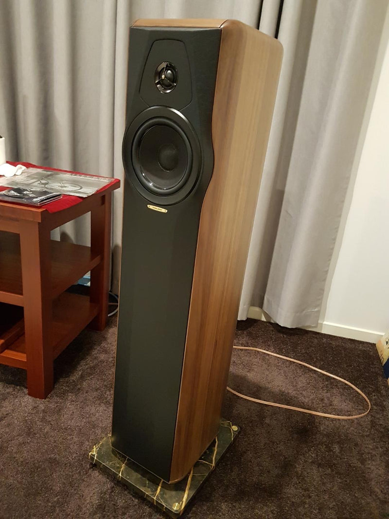 Preloved Sonus Faber Maxima Amator - Walnut with Marble Bases